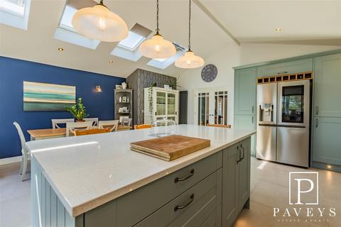 138 Connaught Avenue, Frinton-on-sea, CO13 9AD