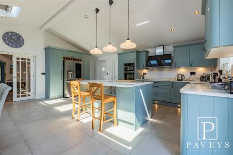 138 Connaught Avenue, Frinton-on-sea, CO13 9AD