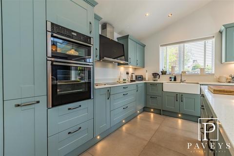 138 Connaught Avenue, Frinton-on-sea, CO13 9AD