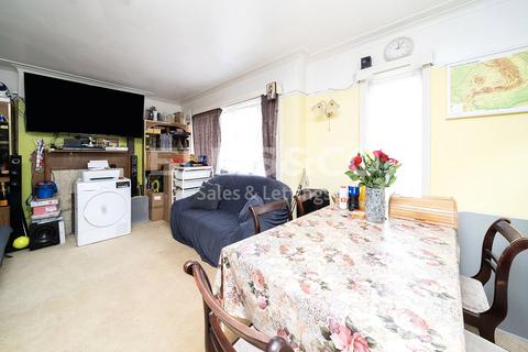 4 bedroom apartment for sale, Queensbury Station Parade, Edgware HA8