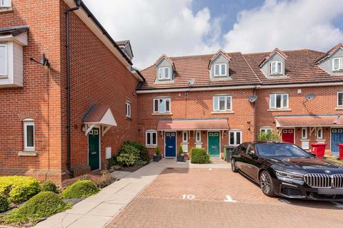 3 bedroom townhouse for sale, Huxley Close, Wexham SL3