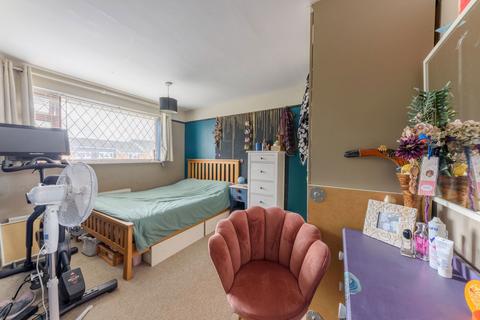 80 Eldorado Close, Studley, B80 7LB