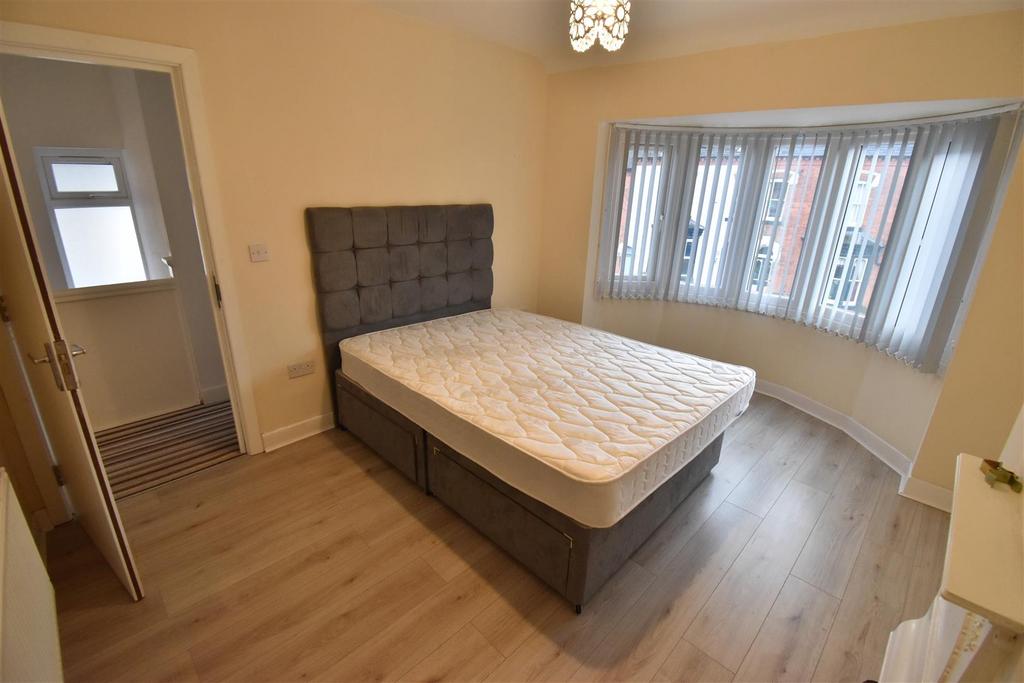 Bedroom 2.JPG