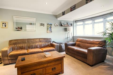 3 Bryan Close, Hurworth, Darlington, DL2 2AS