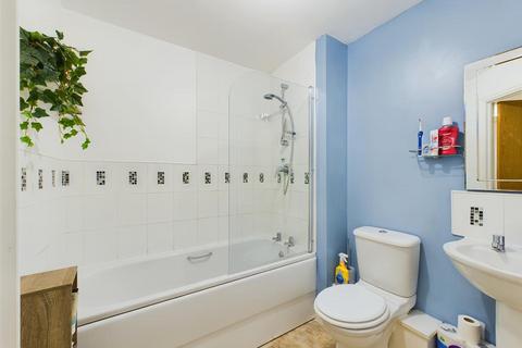 16e Bowthorpe Drive, Brockworth, Gloucester, GL3 4FS