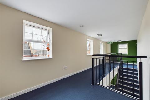 16e Bowthorpe Drive, Brockworth, Gloucester, GL3 4FS