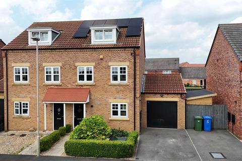 3 bedroom semi-detached house for sale, Redfield Way, Eastfield, Scarborough