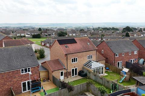 3 bedroom semi-detached house for sale, Redfield Way, Eastfield, Scarborough