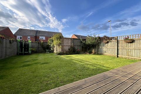 3 bedroom semi-detached house for sale, Redfield Way, Eastfield, Scarborough