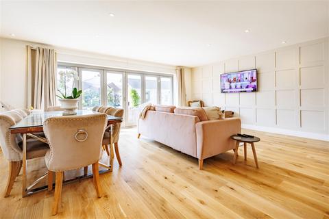 4 bedroom detached house for sale, Herb Farm Granaries, London Road