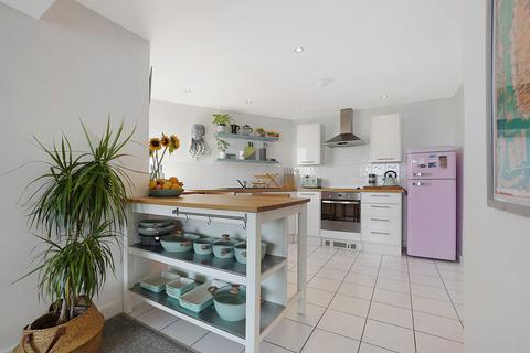 6 Castle Bay, Sandgate, Folkestone, CT20 3DU
