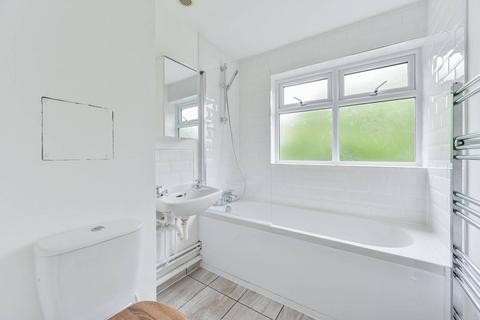 84 Turenne Close, London, SW18 1JW