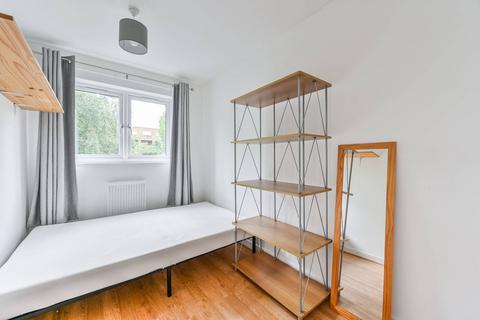 84 Turenne Close, London, SW18 1JW
