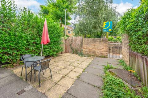 84 Turenne Close, London, SW18 1JW