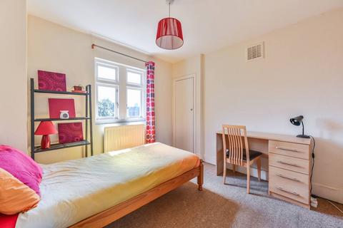 137 Lansdowne Way, London, SW8 2NP
