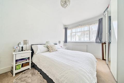 78 Bassetts Way, Farnborough, Orpington, BR6 7AG