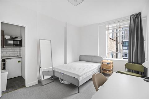 Studio to rent, Charterhouse Square, London, EC1M
