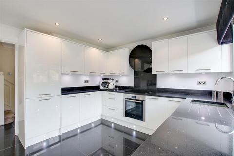 55 Westmeade Close Rosedale, Cheshunt, Waltham Cross, EN7 6JR