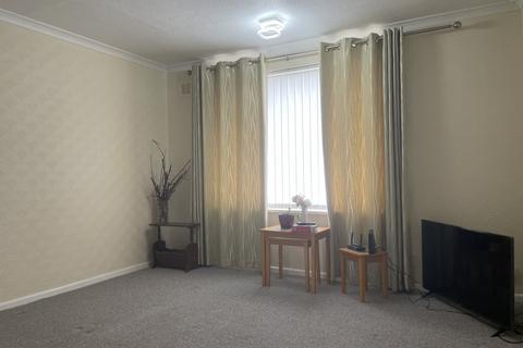 2 bedroom flat to rent, Davis Close,