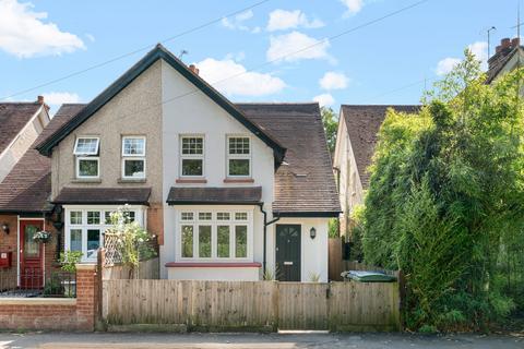 9 Aston Road, Claygate, Esher, KT10 0RR