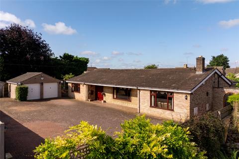 5 bedroom bungalow for sale, Chelveston Road, Raunds, Wellingborough, Northamptonshire, NN9