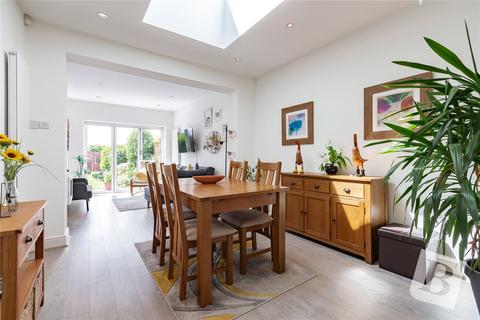 45 Kent Drive, Hornchurch, RM12 6TD