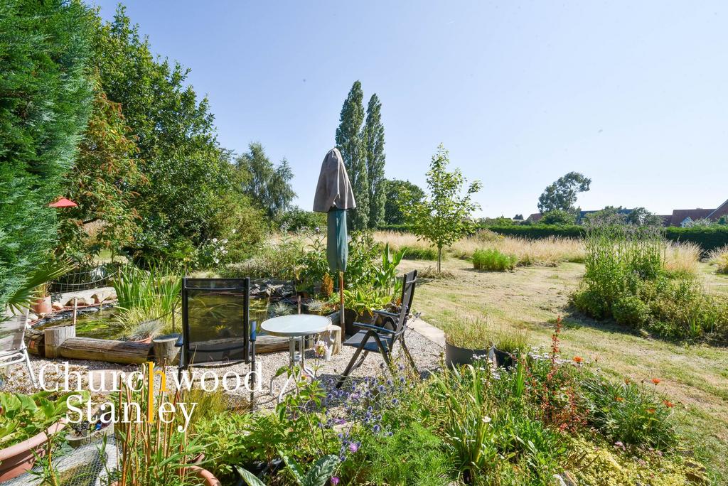 Pond and seating (acre plot)