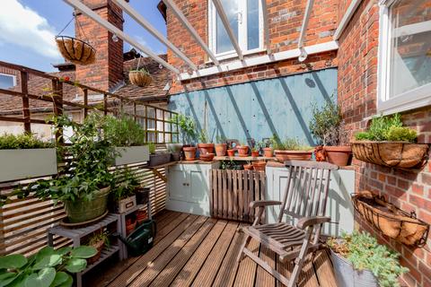 Flat 1, 22 Queens Square, High Wycombe, HP11 2DF