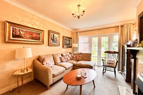 3 bedroom semi-detached house for sale, Devonshire Road , DN17