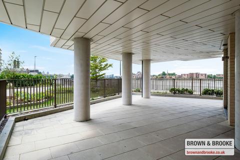 3 bedroom apartment to rent, Cable Walk, London SE10