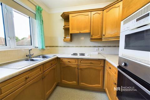 1 bedroom flat for sale, Clayton Road, Chessington, Surrey. KT9