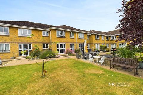 1 bedroom flat for sale, Clayton Road, Chessington, Surrey. KT9