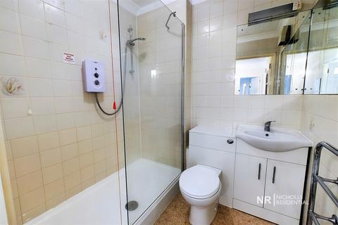 1 bedroom flat for sale, Clayton Road, Chessington, Surrey. KT9