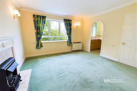 1 bedroom flat for sale, Clayton Road, Chessington, Surrey. KT9