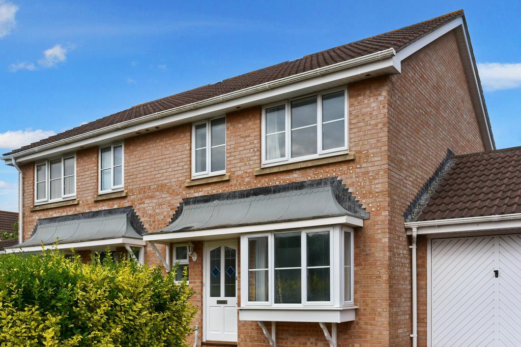 15 Denning Close