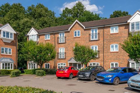 2 bedroom ground floor flat for sale, Rydons Way, Redhill, RH1