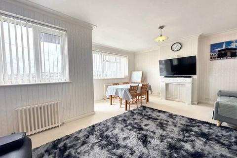 2 bedroom flat for sale, Chichester Close, Wicklands Avenue, Saltdean, BN2 8LL