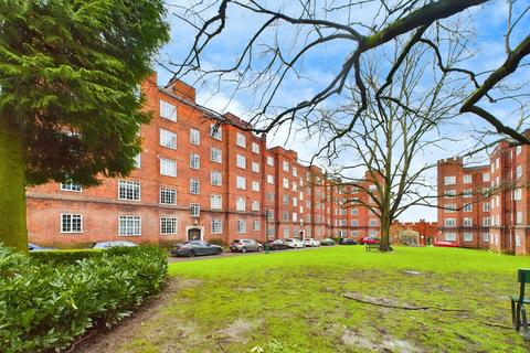 3 bedroom apartment for sale, Stoneygate Court, Leicester LE2