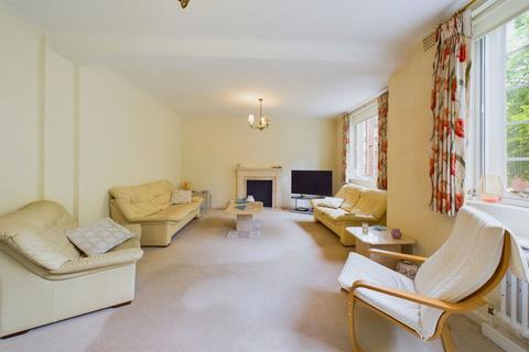 3 bedroom apartment for sale, Stoneygate Court, Leicester LE2