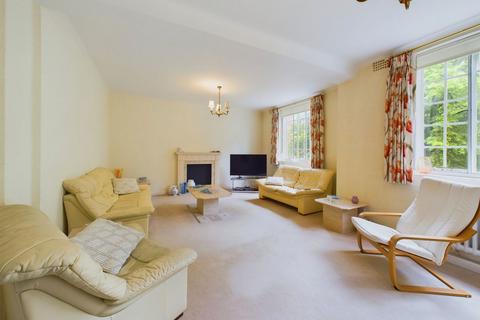 3 bedroom apartment for sale, Stoneygate Court, Leicester LE2