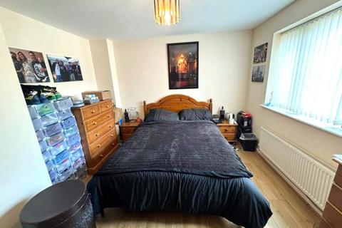 2 bedroom flat for sale, Royal Drive Preston PR2 3AF