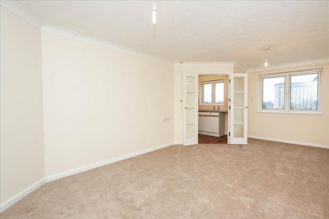 1 bedroom flat to rent, Felbridge Court, Feltham, Middlesex, TW13