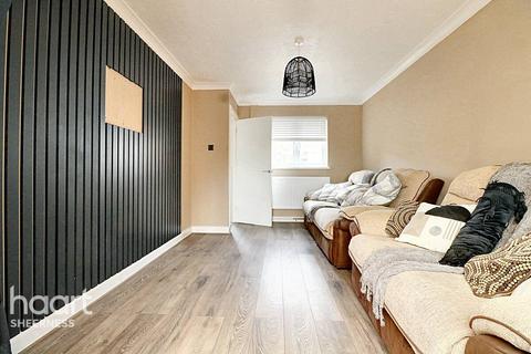 2 bedroom end of terrace house for sale, Lovell Road, Minster