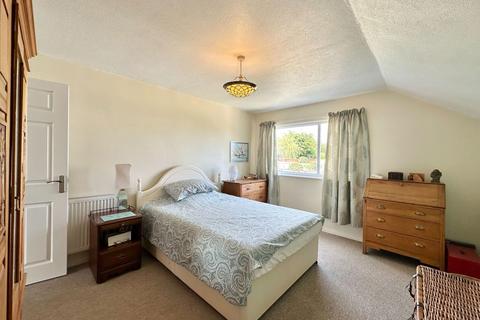 61 Broadpark Road, Torquay, TQ2 6UJ