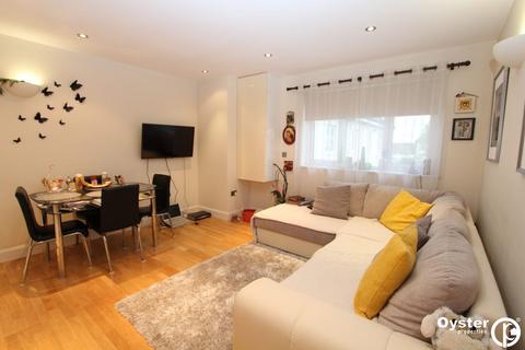 2 bedroom apartment to rent, Harvest End, Watford, WD25