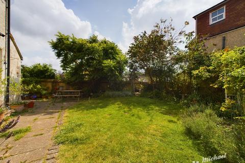 3 bedroom semi-detached house for sale, Mandeville Road, AYLESBURY, HP21 8AA