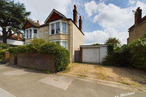 3 bedroom semi-detached house for sale, Mandeville Road, AYLESBURY, HP21 8AA