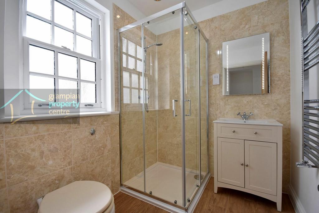 Shower room g floor