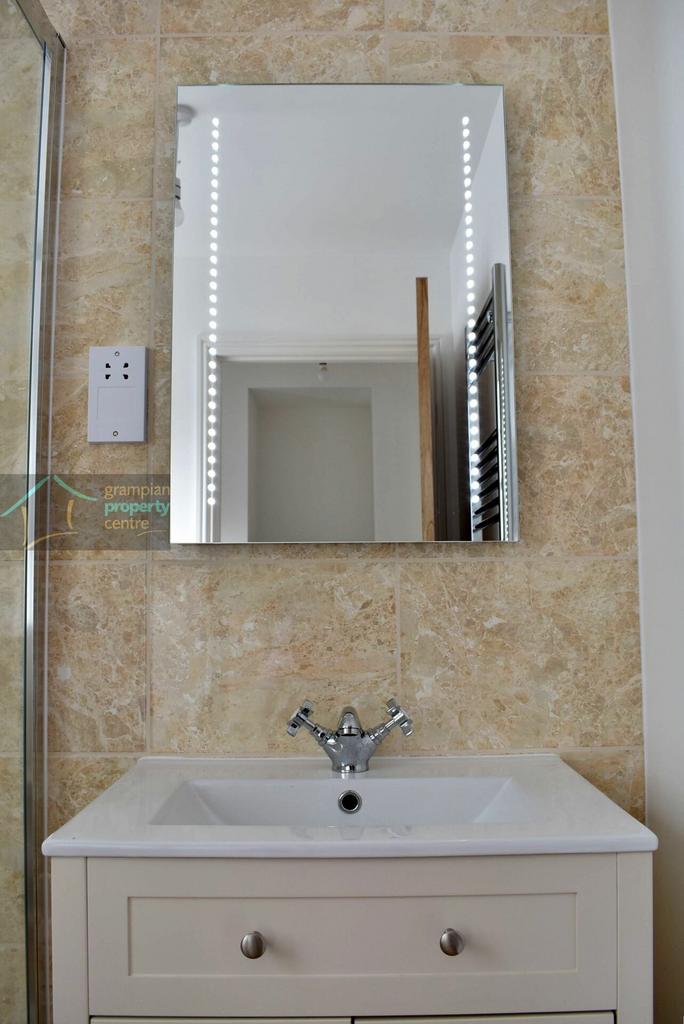 Shower roon ground floor