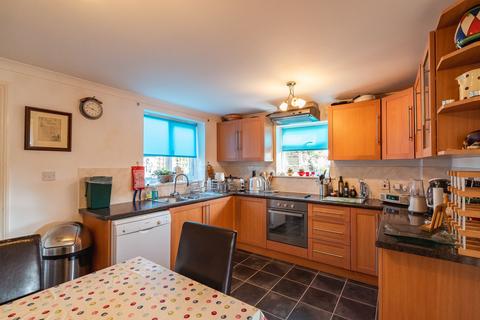33a Godfreys Gardens, Bow, Crediton, EX17 6HT